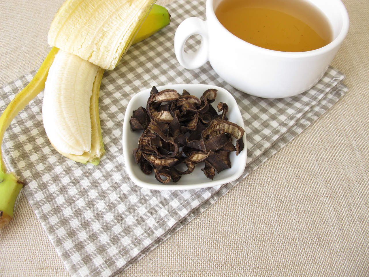 Tè alla buccia di banana: evitate lo smaltimento inutile e godetevi i suoi benefici